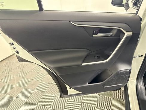 Used 2020 Toyota RAV4 XLE AWD/4WD image 18