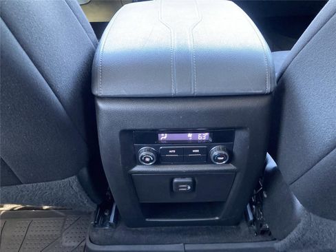 Used 2020 Chevrolet Traverse LT image 26