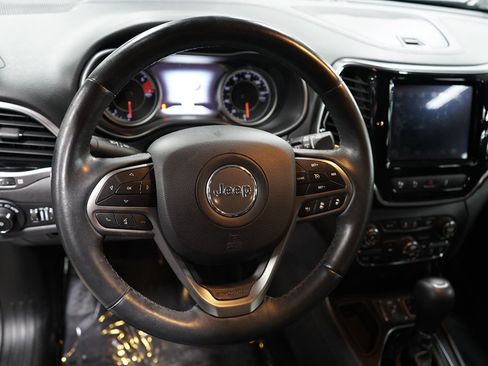 Used 2019 Jeep Cherokee Limited w/ Technology Group FWD image 27