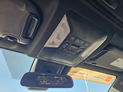 Used 2022 Toyota RAV4 SE w/ Convenience Package image 27