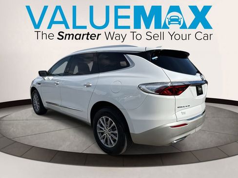 Used 2023 Buick Enclave Essence image 5