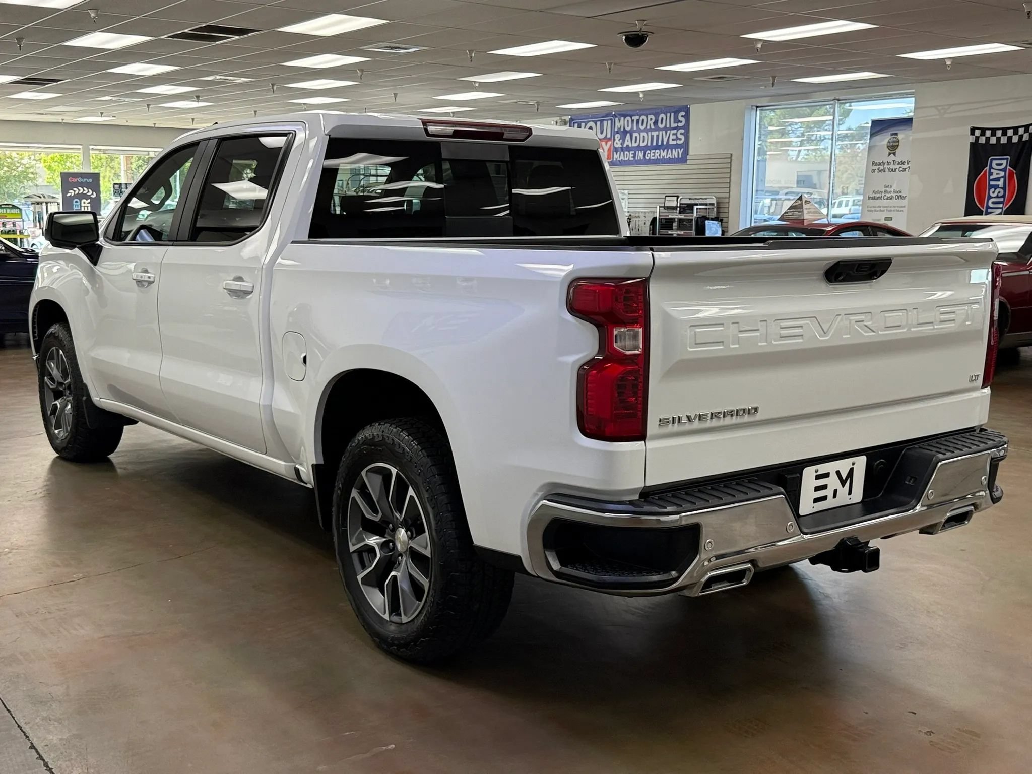 Used 2023 Chevrolet Silverado 1500 LT AWD/4WD image 7