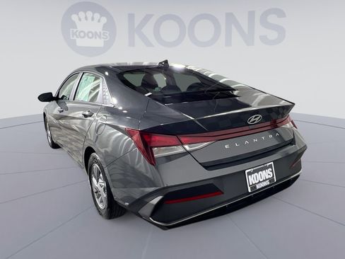 Used 2024 Hyundai Elantra SE image 4