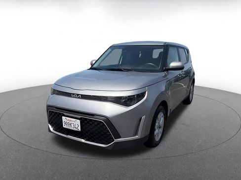 Used 2025 Kia Soul LX w/ LX Technology Package FWD image 7