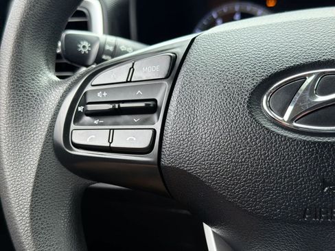 Used 2022 Hyundai Venue SE FWD image 24