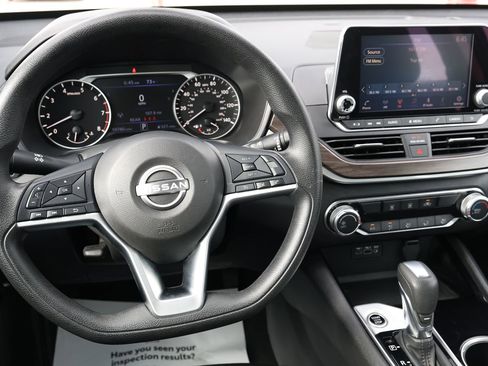 Used 2024 Nissan Altima 2.5 SV FWD image 14