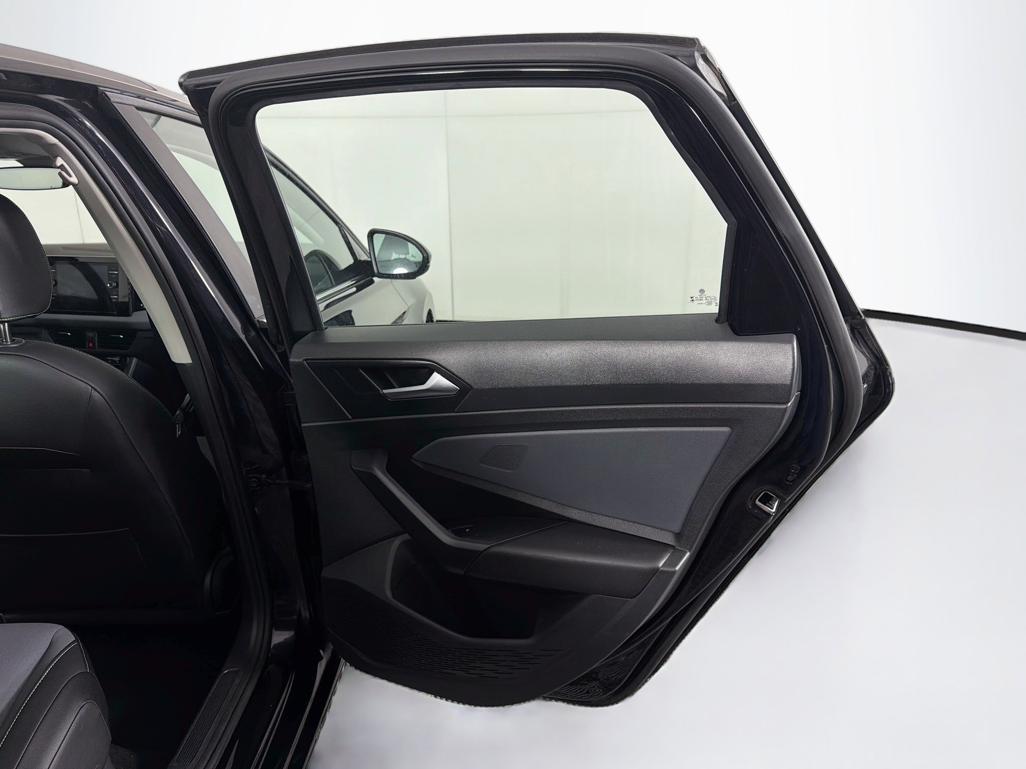 Used 2025 Volkswagen Jetta SE FWD image 29