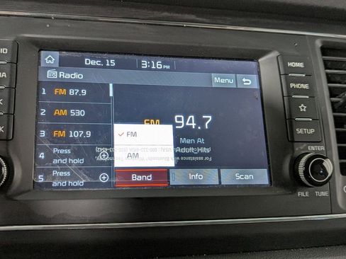 Used 2021 Kia Sedona LX image 31