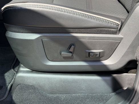Used 2025 RAM 2500 Laramie AWD/4WD image 14