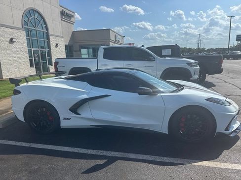 Used 2023 Chevrolet Corvette Stingray Premium Conv w/ Z51 Performance Package RWD image 6