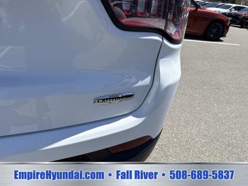 Used 2023 Jeep Compass Latitude w/ Sun and Sound Group AWD/4WD image 5