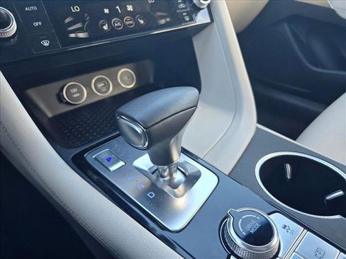 Used 2025 Genesis G70 2.5T image 17