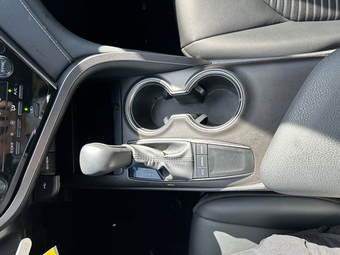 Used 2023 Toyota Camry SE image 16