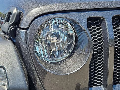 Used 2022 Jeep Wrangler Sport AWD/4WD image 10