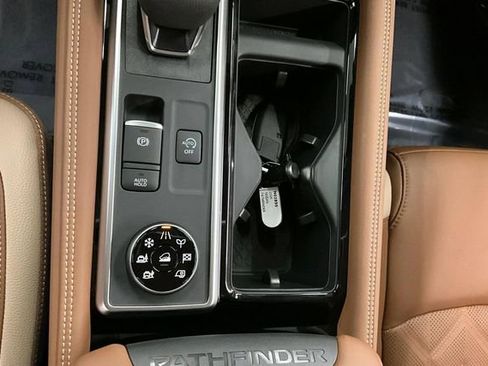 New 2026 Nissan Pathfinder Platinum image 32