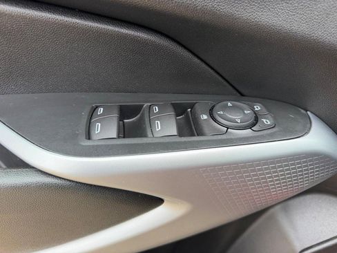 Used 2024 Chevrolet Trax RS FWD image 17