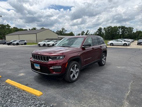 Used 2025 Jeep Grand Cherokee Limited w/ Trailer Tow Package AWD/4WD image 2
