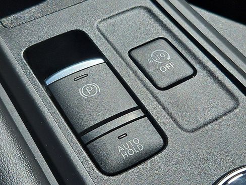 Certified 2024 Nissan Pathfinder S image 23