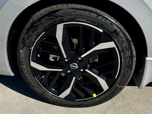 New 2025 Nissan Versa SR w/ Trunk Package image 23