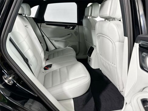 Certified 2024 Porsche Macan AWD/4WD image 20
