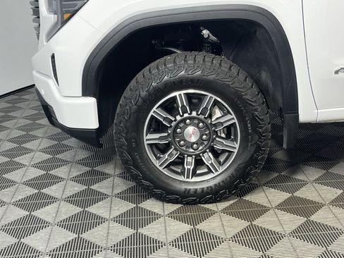 Used 2025 GMC Sierra 1500 AT4 image 11
