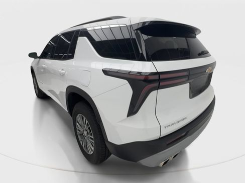 Used 2026 Chevrolet Traverse LT FWD image 9