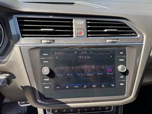 Used 2021 Volkswagen Tiguan SE image 16