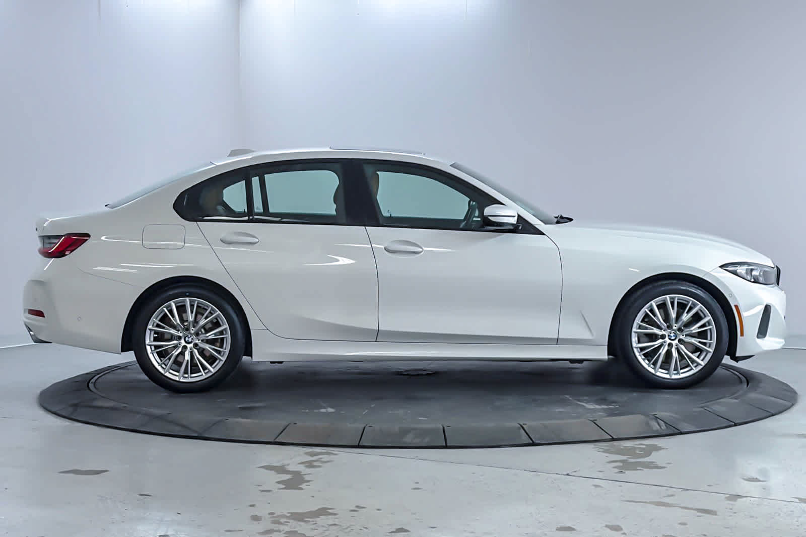 Used 2023 BMW 330i Sedan RWD image 8
