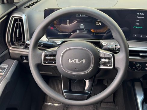 Used 2024 Kia Sorento LX FWD image 17