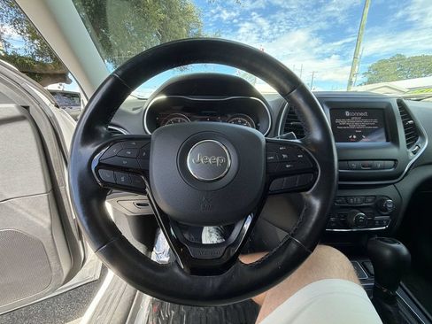 Used 2021 Jeep Cherokee Latitude Plus AWD/4WD image 15