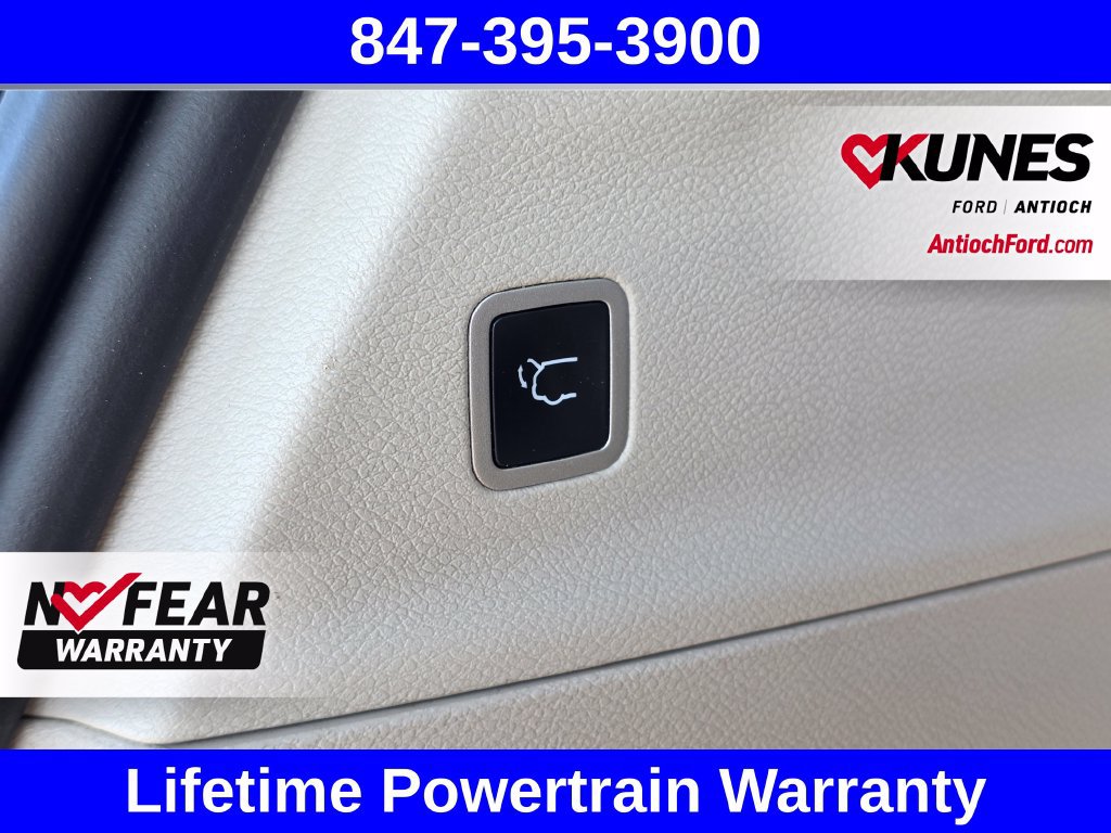 Used 2023 Chrysler Voyager LX FWD image 36