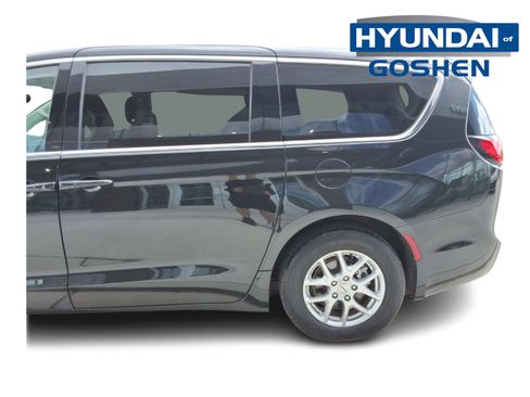 Used 2023 Chrysler Pacifica Touring-L FWD image 6