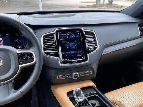 Used 2024 Volvo XC90 B6 Ultimate w/ Lounge Package image 7