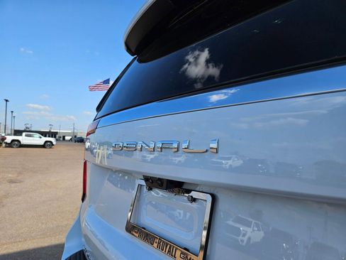 New 2026 GMC Yukon Denali w/ Denali Reserve Package AWD/4WD image 35