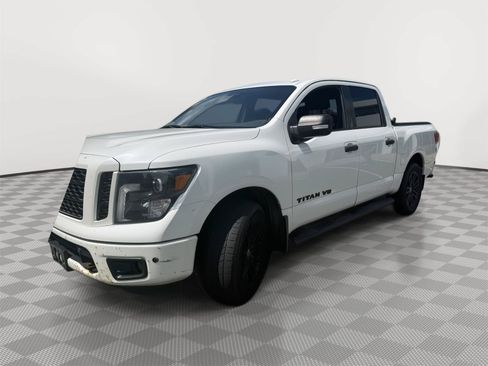 Used 2018 Nissan Titan SV w/ SV Convenience Package AWD/4WD image 3