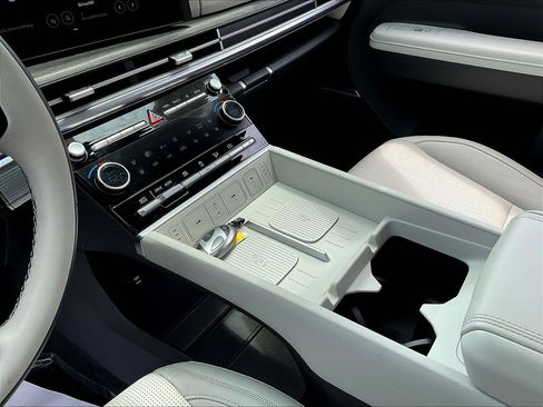 Certified 2025 Hyundai Santa Fe Calligraphy AWD/4WD image 18