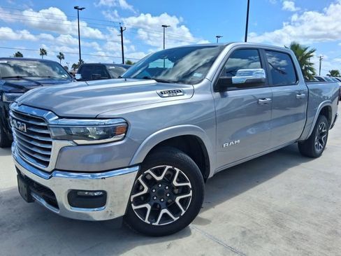 Used 2025 RAM 1500 Laramie AWD/4WD image 3