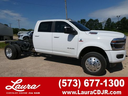 New 2026 RAM 4500 4x4 Crew Cab DRW w/ Laramie Trim Package image 1