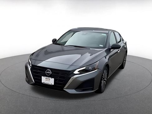 Used 2025 Nissan Altima 2.5 SV FWD image 7