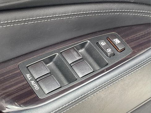 Used 2015 Lexus LS 460 w/ Comfort Package RWD image 16