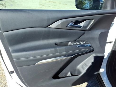 Used 2024 Chevrolet Traverse LT image 13