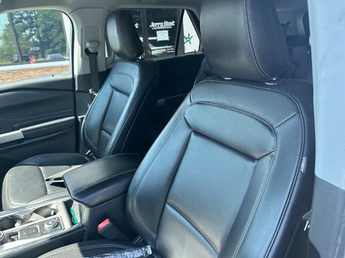 Used 2020 Ford Explorer XLT w/ Equipment Group 202A AWD/4WD image 3