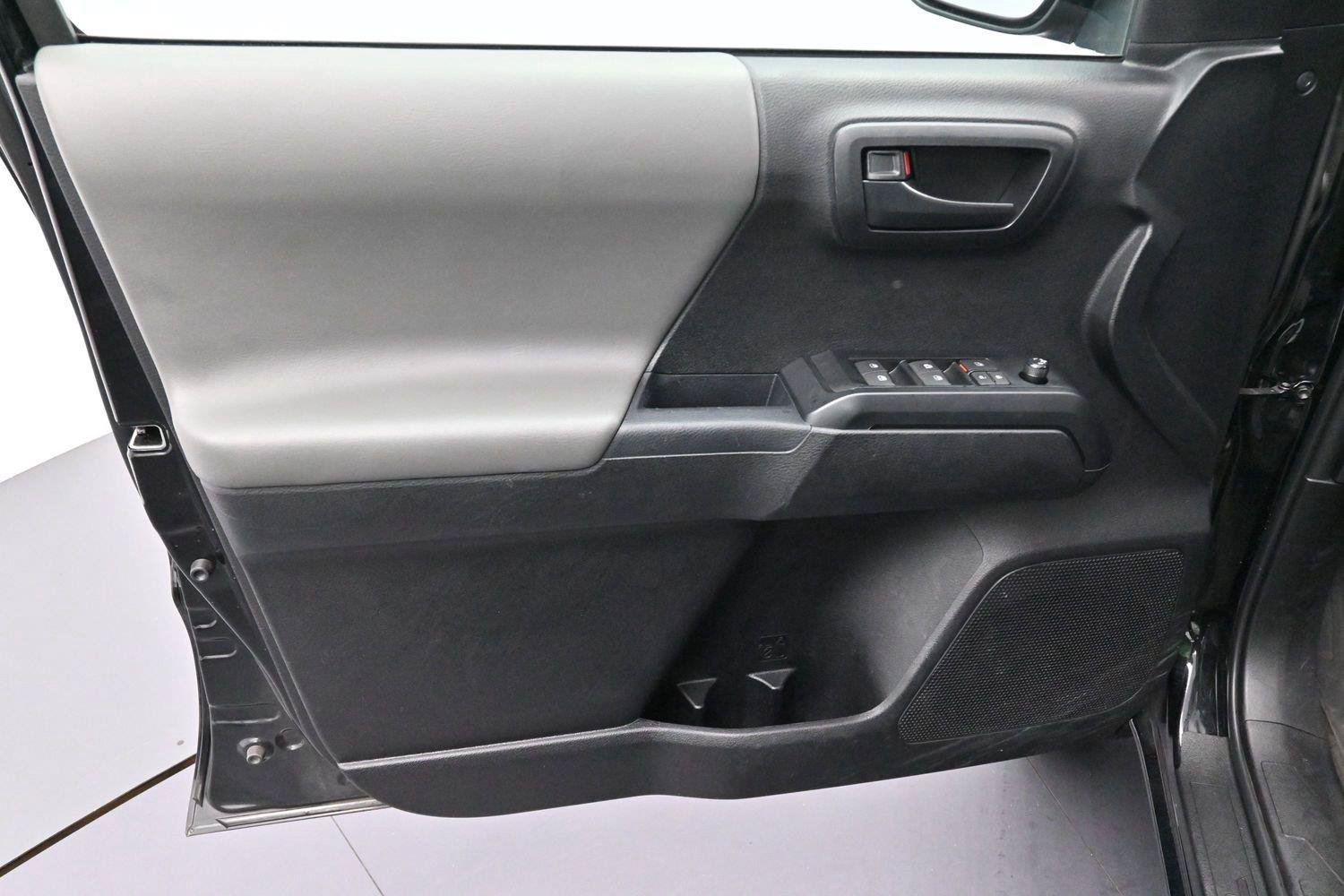 Used 2023 Toyota Tacoma SR w/ SR Convenience Package RWD image 9