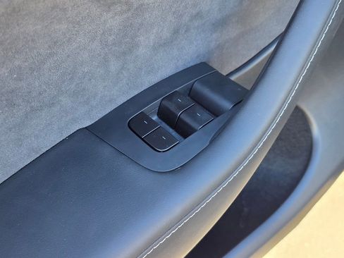 Used 2025 Tesla Model Y Performance image 22