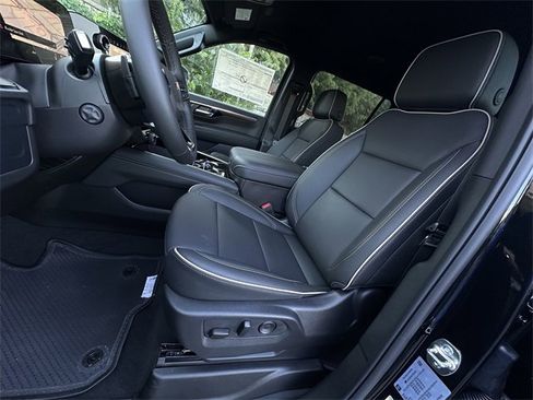 New 2026 Chevrolet Suburban Premier image 18