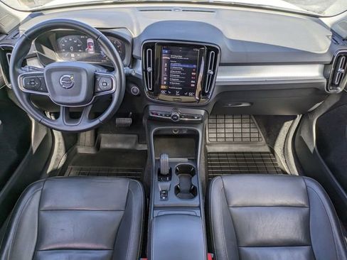 Used 2021 Volvo XC40 T5 Momentum w/ Premium Package image 15