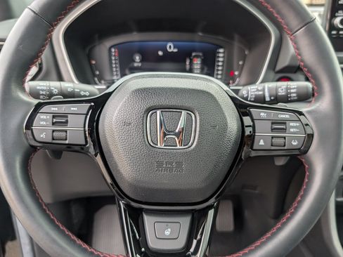 Used 2025 Honda Pilot Black Edition image 19