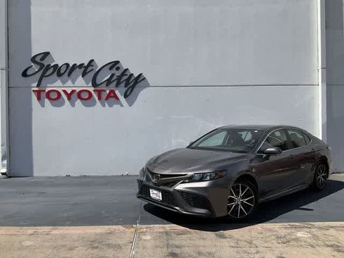 Used 2024 Toyota Camry SE FWD image 1