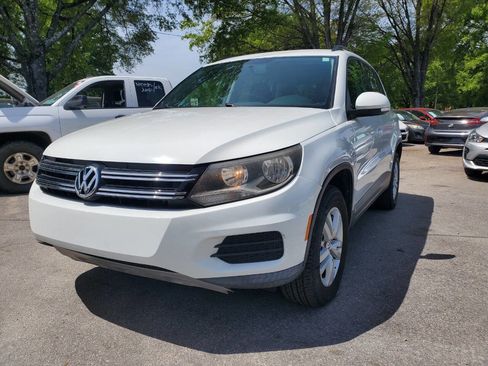 Used 2015 Volkswagen Tiguan S image 3