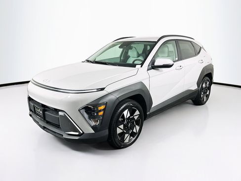 Used 2025 Hyundai Kona SEL FWD image 3
